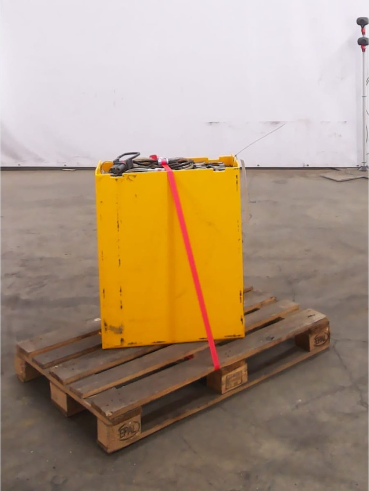 Battery 24V - Bateria automotiva para Equipamento de movimentação: foto 1 Battery 24V - Bateria automotiva para Equipamento de movimentação: foto 1