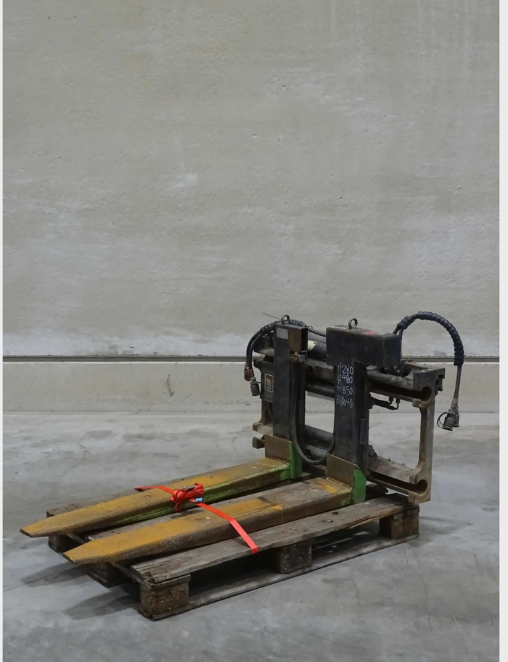 Durwen Fork positioner FEM 2 RZV25S - Equipamento para Equipamento de movimentação: foto 1 Durwen Fork positioner FEM 2 RZV25S - Equipamento para Equipamento de movimentação: foto 1