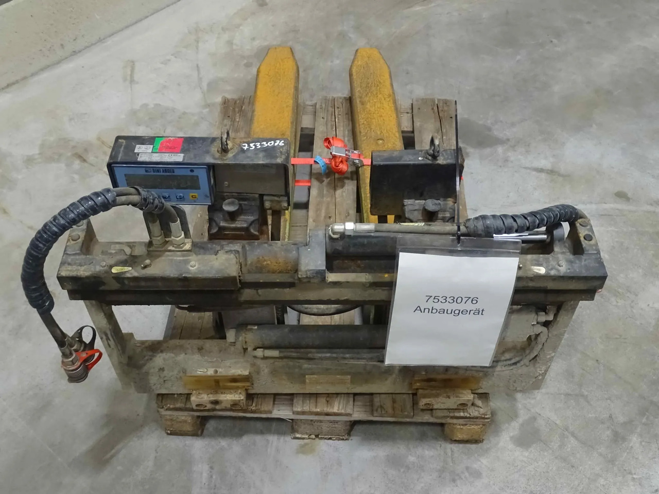Durwen Fork positioner FEM 2 RZV25S - Equipamento para Equipamento de movimentação: foto 4 Durwen Fork positioner FEM 2 RZV25S - Equipamento para Equipamento de movimentação: foto 4