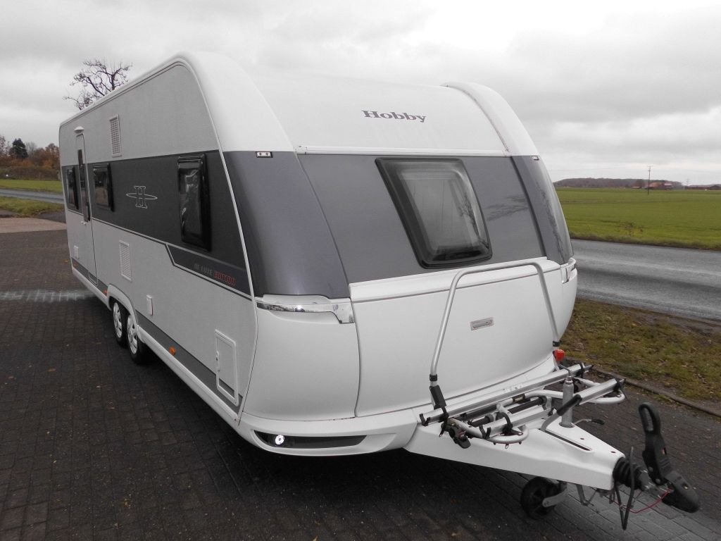 Hobby DE LUXE EDITION 650 KMFe Vorzelt, City, 2200kg - Caravana: foto 1 Hobby DE LUXE EDITION 650 KMFe Vorzelt, City, 2200kg - Caravana: foto 1