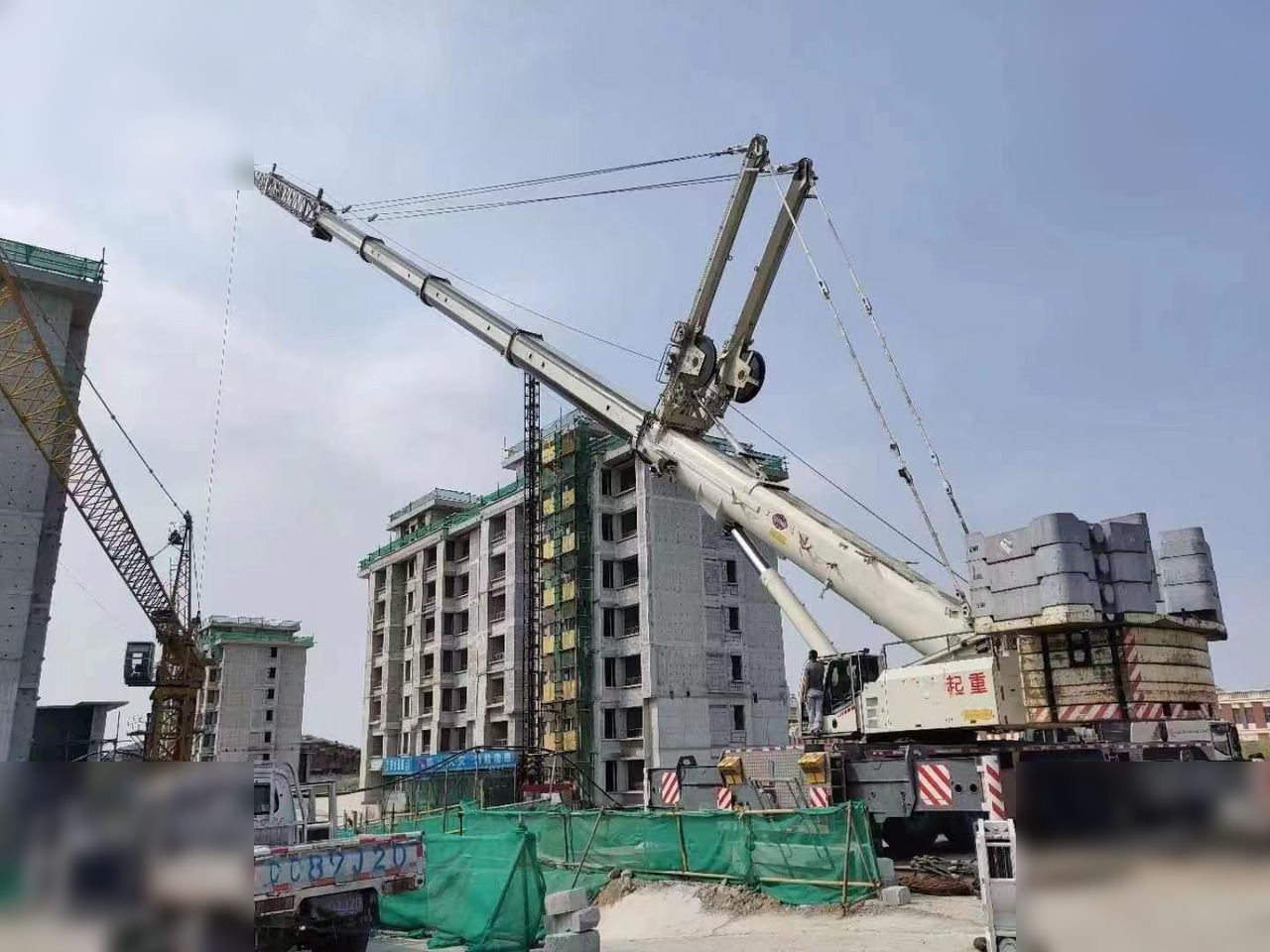 2009 DEMAG AC 350-1 - Grua todo o terreno: foto 4 2009 DEMAG AC 350-1 - Grua todo o terreno: foto 4