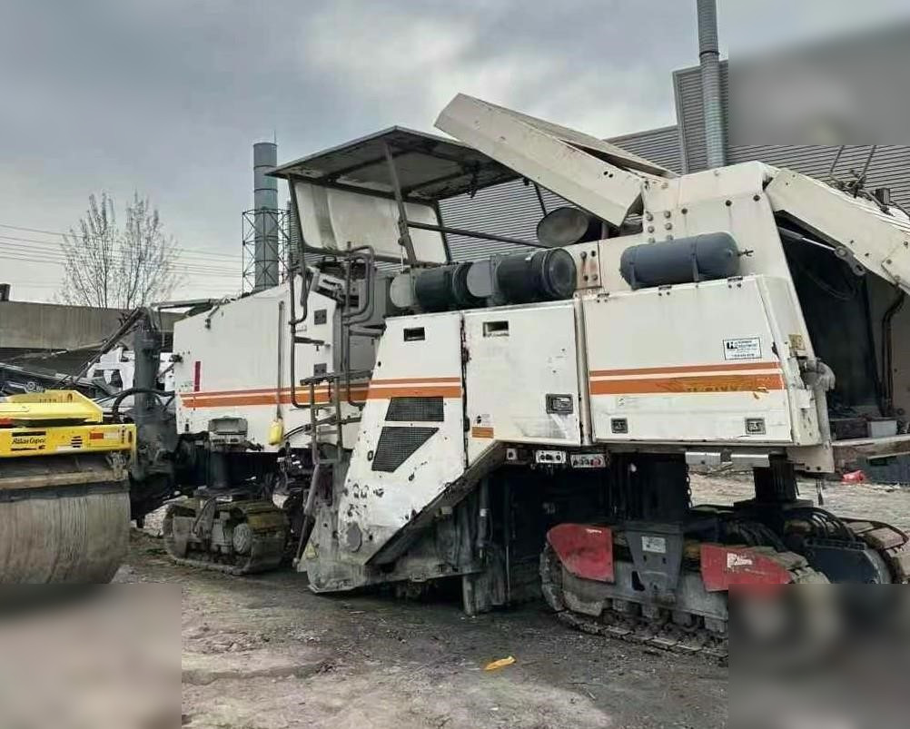 2011 WIRTGEN W2100 - Aplainadora (Fresadora): foto 1 2011 WIRTGEN W2100 - Aplainadora (Fresadora): foto 1