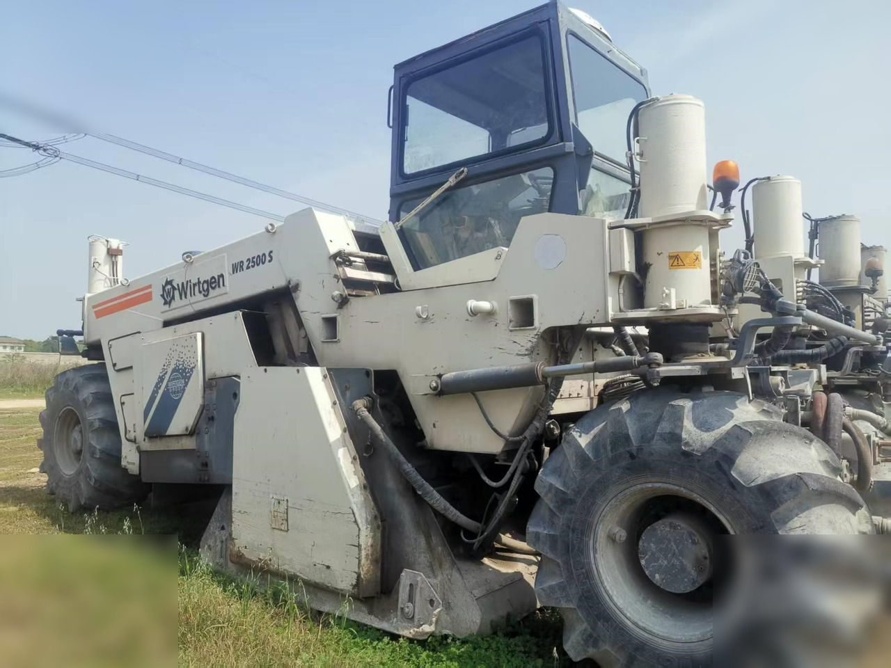 WIRTGEN WR2500 - Estabilizador de solos: foto 2 WIRTGEN WR2500 - Estabilizador de solos: foto 2