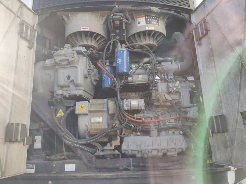 CARRIER VECTOR 1800MT REFRIGERATION UNIT / KÜLMASEADE - Carroçaria - frigorífico: foto 3 CARRIER VECTOR 1800MT REFRIGERATION UNIT / KÜLMASEADE - Carroçaria - frigorífico: foto 3