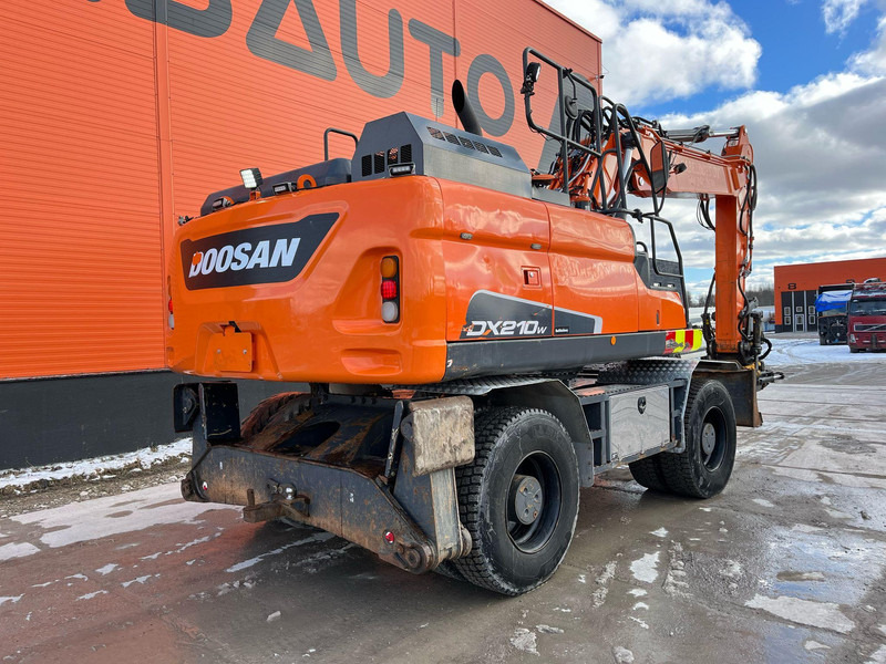 Doosan DX 210 W-5 ROTOTILT / AC / CENTRAL LUBRICATION / WEBASTO - Escavadeira de rodas: foto 5 Doosan DX 210 W-5 ROTOTILT / AC / CENTRAL LUBRICATION / WEBASTO - Escavadeira de rodas: foto 5