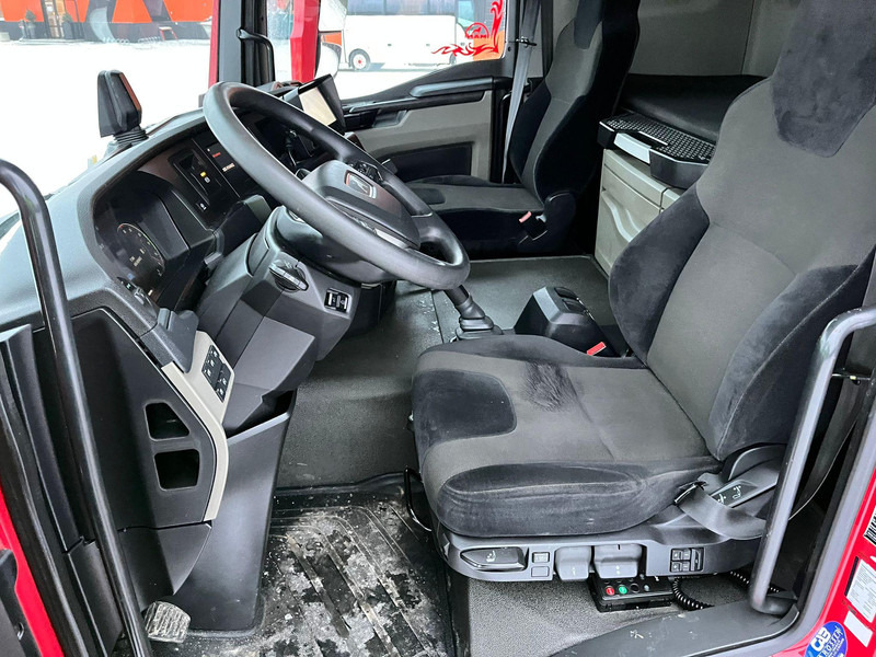 Fotografia de interior 1: Camião frigorífico MAN TGL 8.220 4x2 THERMOKING V-800MAX / BOX L=6135 mm Fotografia de interior 1: Camião frigorífico MAN TGL 8.220 4x2 THERMOKING V-800MAX / BOX L=6135 mm