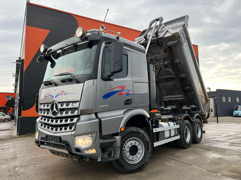 Mercedes-Benz Arocs 2658 6x4 COMBI / RETARDER / FULL STEEL / BOX L=4435 mm - Camião basculante: foto 2 Mercedes-Benz Arocs 2658 6x4 COMBI / RETARDER / FULL STEEL / BOX L=4435 mm - Camião basculante: foto 2