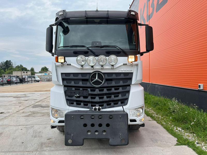 Mercedes-Benz Arocs 3242 8x4 PK22002 / RETARDER / SNOW PLOW EQUIPMENT / GRAPPLE - Camião polibenne, Camião grua: foto 3 Mercedes-Benz Arocs 3242 8x4 PK22002 / RETARDER / SNOW PLOW EQUIPMENT / GRAPPLE - Camião polibenne, Camião grua: foto 3