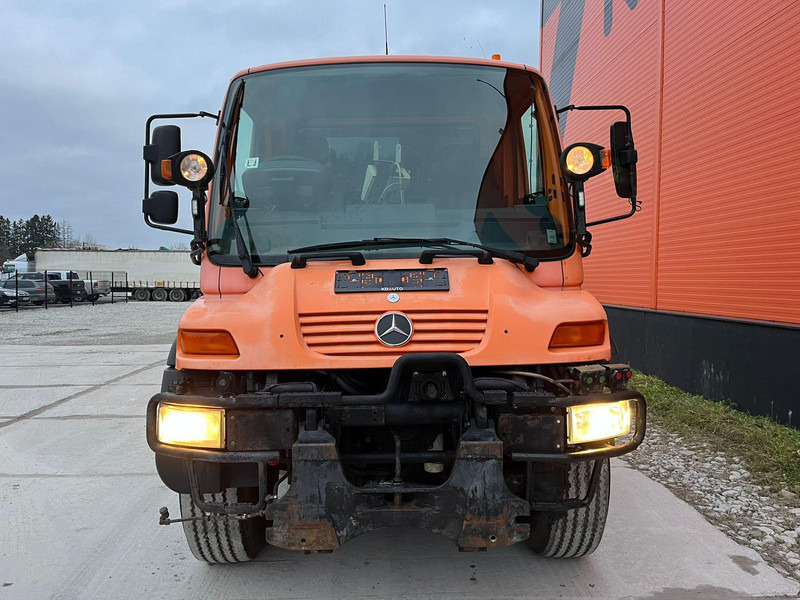 Mercedes-Benz UNIMOG U 300 4x4 TRILETY SK / 6918 hours - Varredora urbana: foto 3 Mercedes-Benz UNIMOG U 300 4x4 TRILETY SK / 6918 hours - Varredora urbana: foto 3