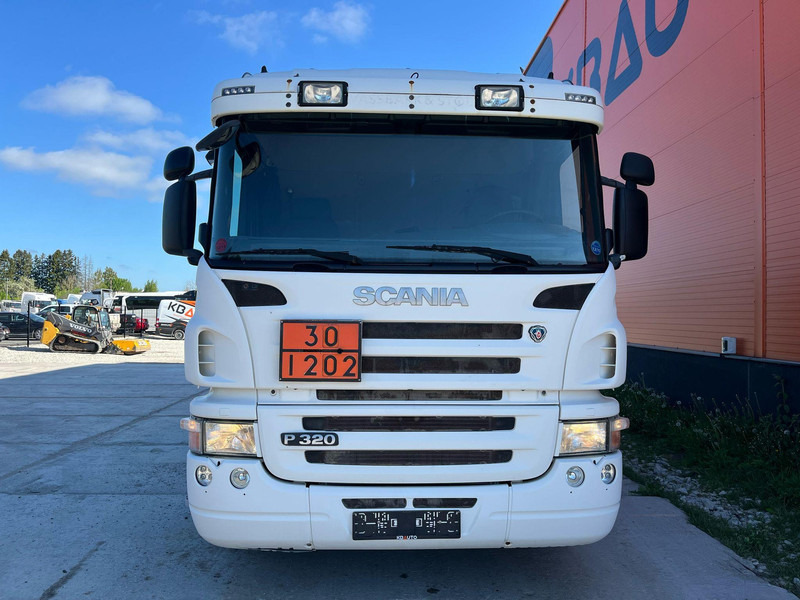 Scania P 320 4x2 TANK 11000 l / 2000 + 3000 + 3000 + 3000 l - Camião cisterna: foto 2 Scania P 320 4x2 TANK 11000 l / 2000 + 3000 + 3000 + 3000 l - Camião cisterna: foto 2