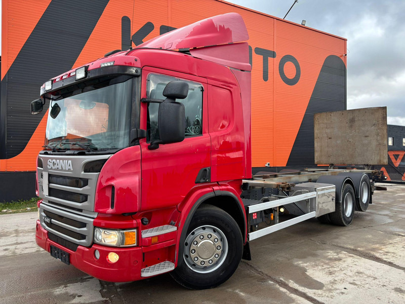 Scania P 440 6x2 RETARDER / CHASSIS L=7741 mm - Camião transportador de contêineres/ Caixa móvel: foto 2 Scania P 440 6x2 RETARDER / CHASSIS L=7741 mm - Camião transportador de contêineres/ Caixa móvel: foto 2