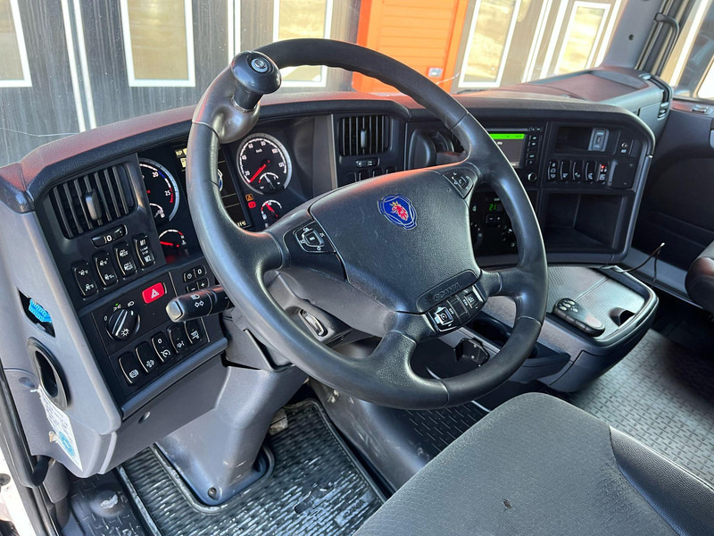 Fotografia de interior 1: Locação financeira de Scania R 490 6x2*4 RETARDER / BOX L=7364 mm Scania R 490 6x2*4 RETARDER / BOX L=7364 mm