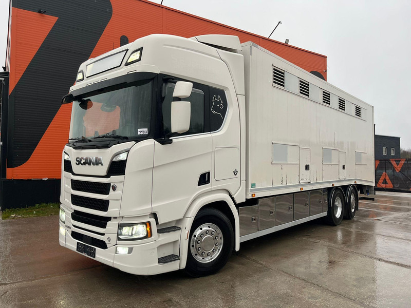 Scania R 580 6x2*4 RETARDER / BOX L=8168 mm - Camião transporte de gado: foto 2 Scania R 580 6x2*4 RETARDER / BOX L=8168 mm - Camião transporte de gado: foto 2