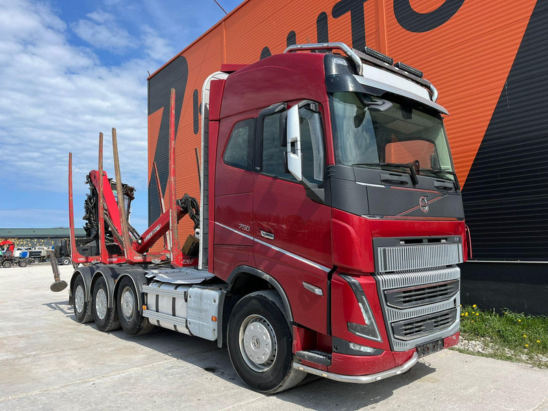 Volvo FH 16 750 8x4/4 DAMAGED ! - Camião de transporte de madeira, Camião grua: foto 4 Volvo FH 16 750 8x4/4 DAMAGED ! - Camião de transporte de madeira, Camião grua: foto 4