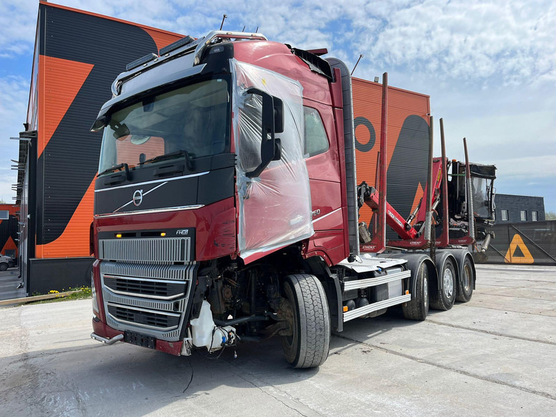 Volvo FH 16 750 8x4/4 DAMAGED ! - Camião de transporte de madeira, Camião grua: foto 2 Volvo FH 16 750 8x4/4 DAMAGED ! - Camião de transporte de madeira, Camião grua: foto 2