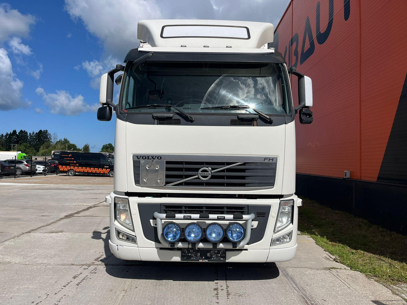 Volvo FH 400 6x2 BOX L=7400 - Camião furgão: foto 2 Volvo FH 400 6x2 BOX L=7400 - Camião furgão: foto 2
