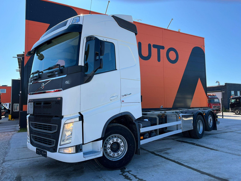 Volvo FH 540 6x2 RETARDER - Camião transportador de contêineres/ Caixa móvel: foto 2 Volvo FH 540 6x2 RETARDER - Camião transportador de contêineres/ Caixa móvel: foto 2