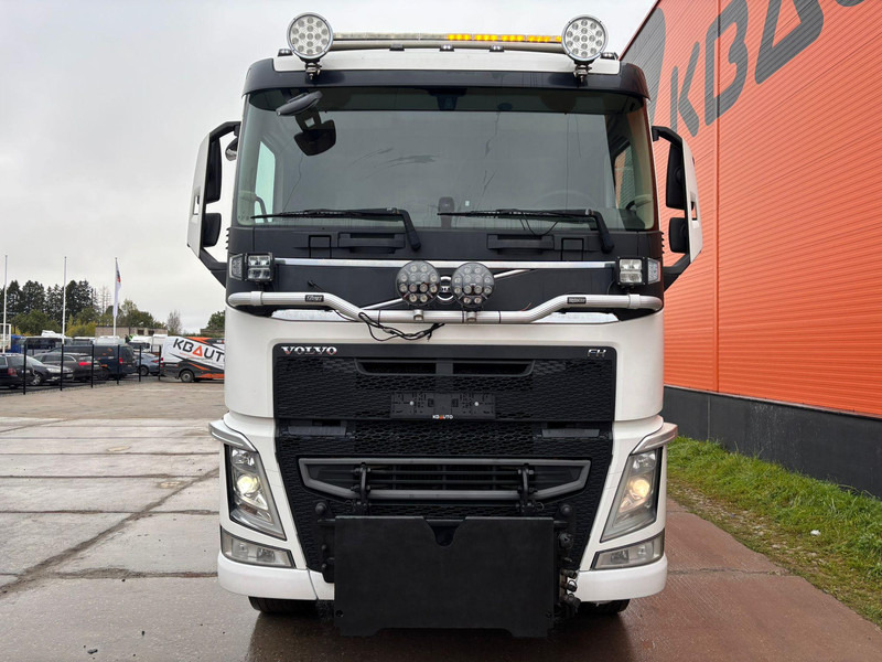 Volvo FH 540 6x4 RETARDER / TANDEM AXLE LIFT / SNOWPLOW EQUIPMENT / BOX L = 4473 mm - Camião basculante: foto 3 Volvo FH 540 6x4 RETARDER / TANDEM AXLE LIFT / SNOWPLOW EQUIPMENT / BOX L = 4473 mm - Camião basculante: foto 3