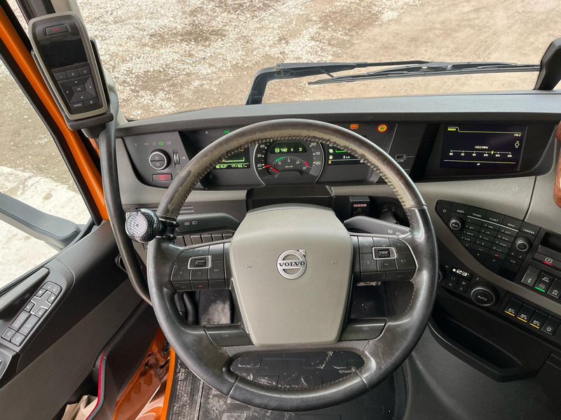 Fotografia de interior 1: Camião de caixa aberta/ Plataforma, Camião grua Volvo FH 540 8x2 Fassi F950RA2.28 + JIB L616 + WINCH / EXTENDABLE PLATFROM