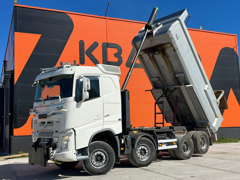 Volvo FH 540 8x4 RETARDER / TANDEM AXLE LIFT / BIG AXLES / BOX L=5704 mm - Camião basculante: foto 2 Volvo FH 540 8x4 RETARDER / TANDEM AXLE LIFT / BIG AXLES / BOX L=5704 mm - Camião basculante: foto 2