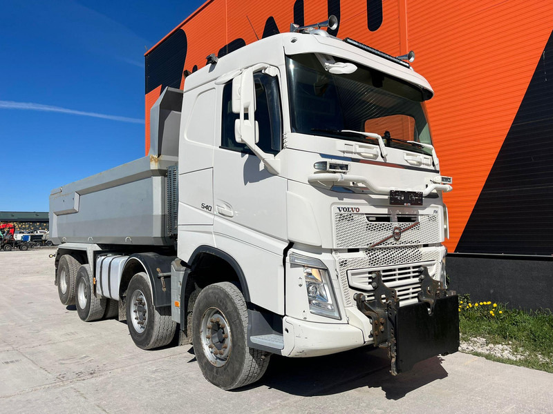 Volvo FH 540 8x4 RETARDER / TANDEM AXLE LIFT / BIG AXLES / BOX L=5704 mm - Camião basculante: foto 4 Volvo FH 540 8x4 RETARDER / TANDEM AXLE LIFT / BIG AXLES / BOX L=5704 mm - Camião basculante: foto 4
