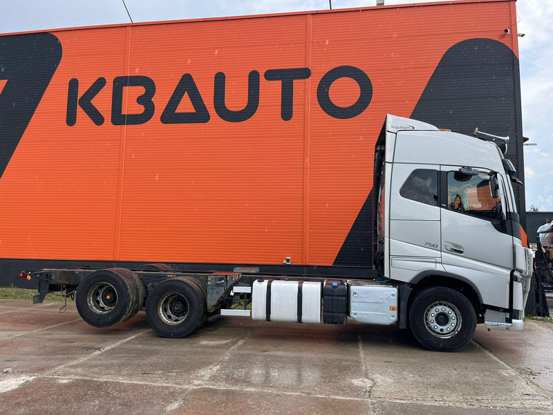 Volvo FH 750 6x4 CHASSIS L=6970 / RETARDER / PTO / TANDEM AXLE LIFT - Camião chassi: foto 4 Volvo FH 750 6x4 CHASSIS L=6970 / RETARDER / PTO / TANDEM AXLE LIFT - Camião chassi: foto 4