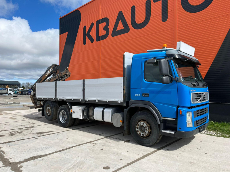 Volvo FM 9 300 6x2*4 HIAB 085D-3 / PLATFORM L=6320 mm - Camião de caixa aberta/ Plataforma, Camião grua: foto 4 Volvo FM 9 300 6x2*4 HIAB 085D-3 / PLATFORM L=6320 mm - Camião de caixa aberta/ Plataforma, Camião grua: foto 4