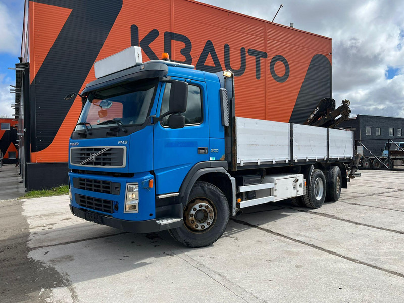 Volvo FM 9 300 6x2*4 HIAB 085D-3 / PLATFORM L=6320 mm - Camião de caixa aberta/ Plataforma, Camião grua: foto 2 Volvo FM 9 300 6x2*4 HIAB 085D-3 / PLATFORM L=6320 mm - Camião de caixa aberta/ Plataforma, Camião grua: foto 2