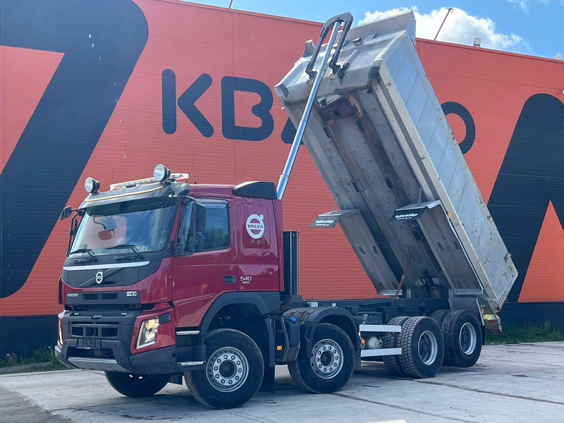 Volvo FMX 540 8x4 RETARDER / TANDEM AXLE LIFT / BIG AXLES - Camião basculante: foto 2 Volvo FMX 540 8x4 RETARDER / TANDEM AXLE LIFT / BIG AXLES - Camião basculante: foto 2