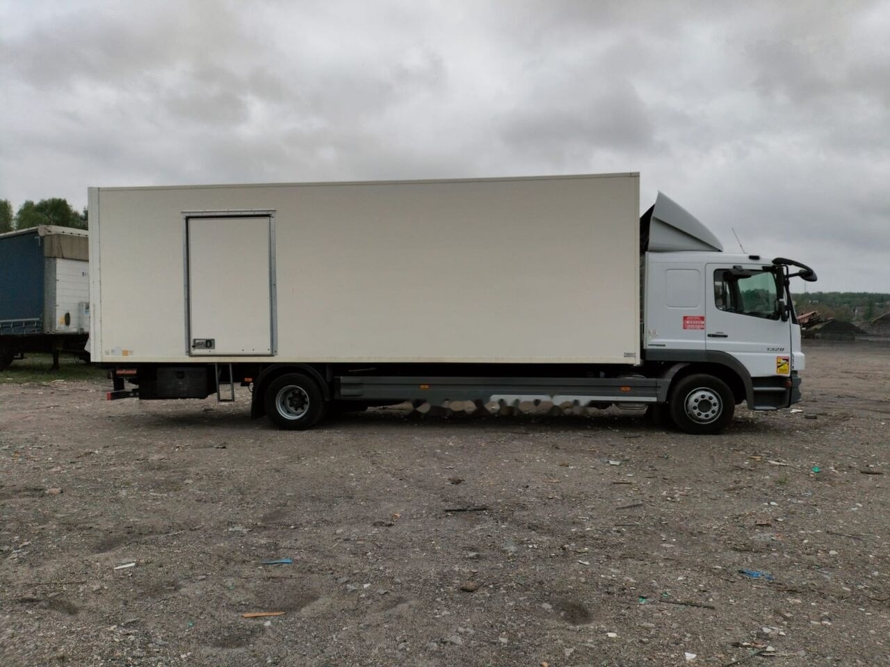 Mercedes-Benz ATEGO 1329 - Camião isotérmico: foto 3 Mercedes-Benz ATEGO 1329 - Camião isotérmico: foto 3
