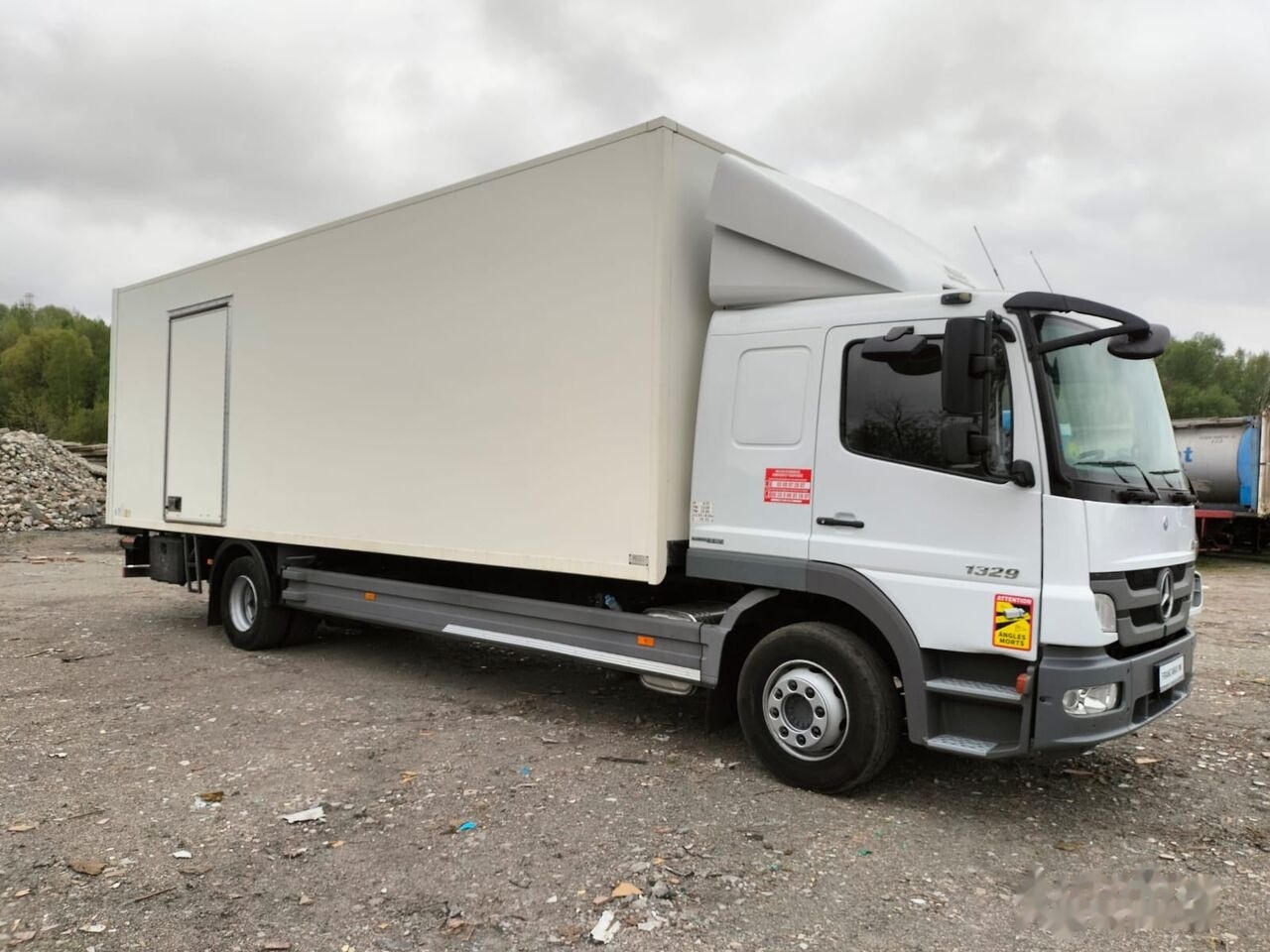 Mercedes-Benz ATEGO 1329 - Camião isotérmico: foto 2 Mercedes-Benz ATEGO 1329 - Camião isotérmico: foto 2