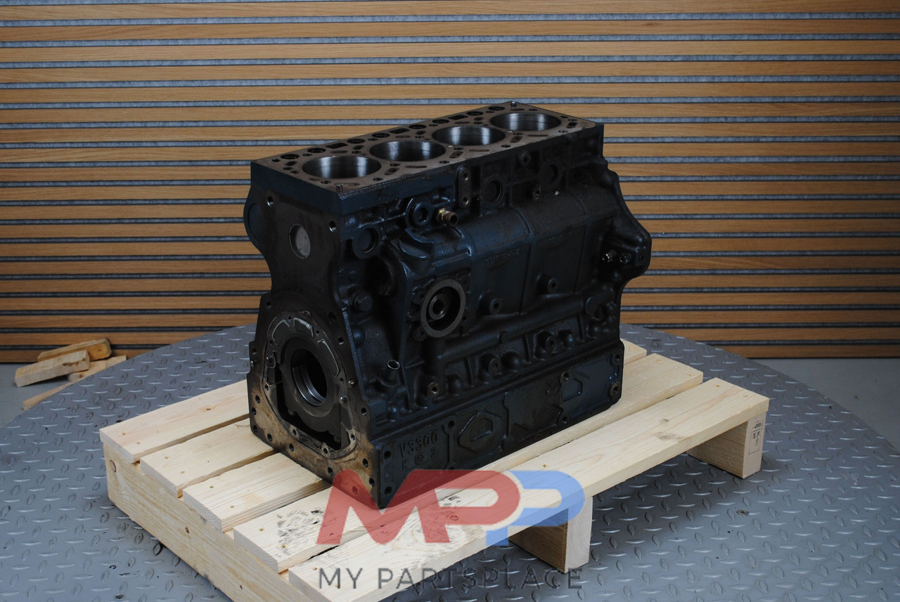 Kubota Blok Kubota V3300 - Bloco do motor para Máquina de construção: foto 1 Kubota Blok Kubota V3300 - Bloco do motor para Máquina de construção: foto 1