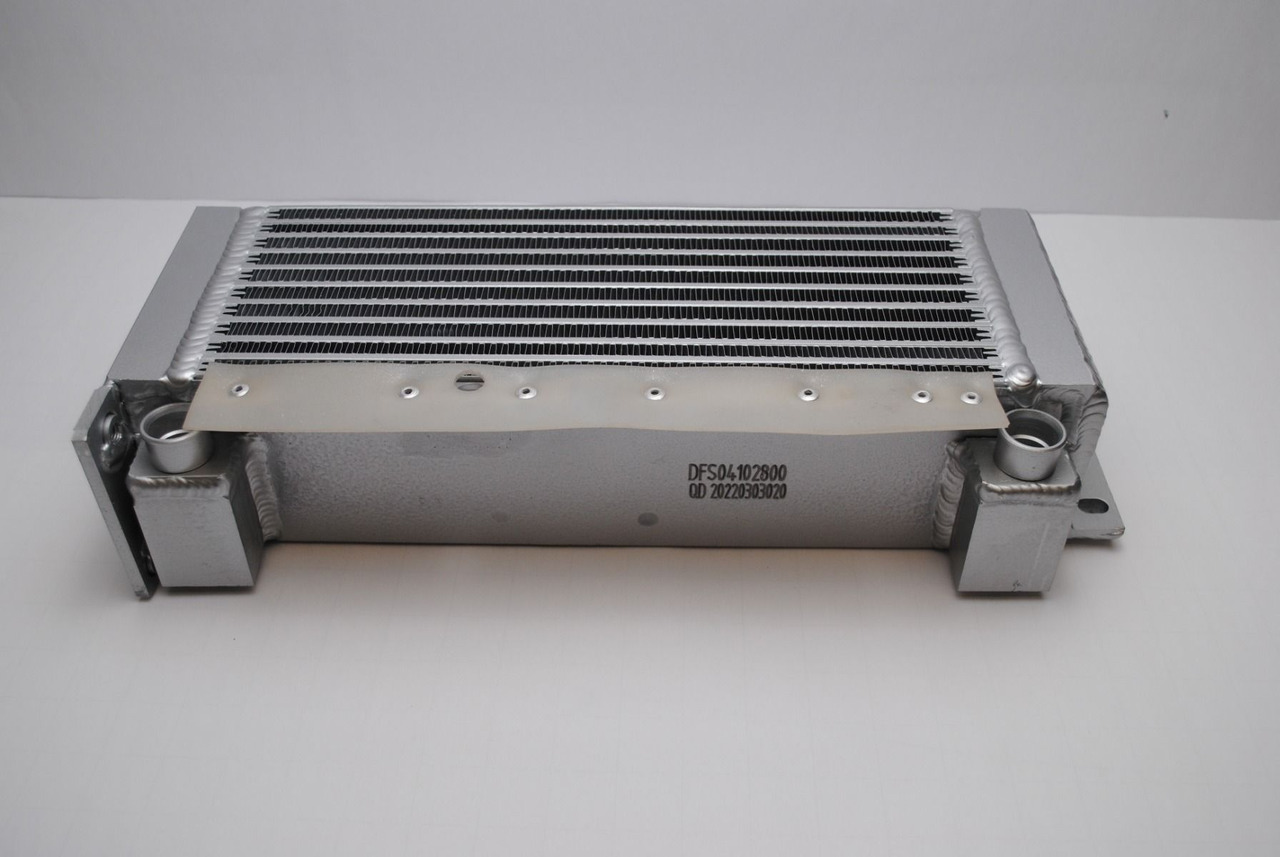 Radiador de óleo para Máquina de construção novo Oliekoeler 04102800 / 04281090 voor Deutz BF4L2011, D2011 L04 I, TD2011: foto 6 Radiador de óleo para Máquina de construção novo Oliekoeler 04102800 / 04281090 voor Deutz BF4L2011, D2011 L04 I, TD2011: foto 6