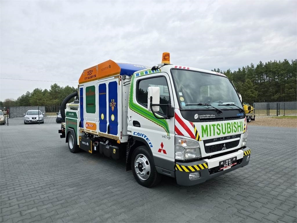Mitsubishi CANTER odkurzacz koparka ssąca Saugbagger CITY SAU - Caminhão limpa fossa: foto 2 Mitsubishi CANTER odkurzacz koparka ssąca Saugbagger CITY SAU - Caminhão limpa fossa: foto 2