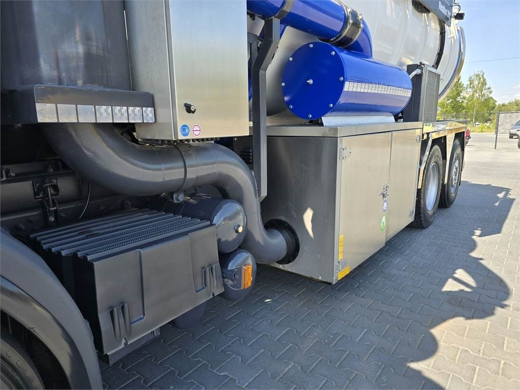 Scania Saugbagger Larsen FlexVac 311 Vacuum suction loade - Escavadeira: foto 2 Scania Saugbagger Larsen FlexVac 311 Vacuum suction loade - Escavadeira: foto 2