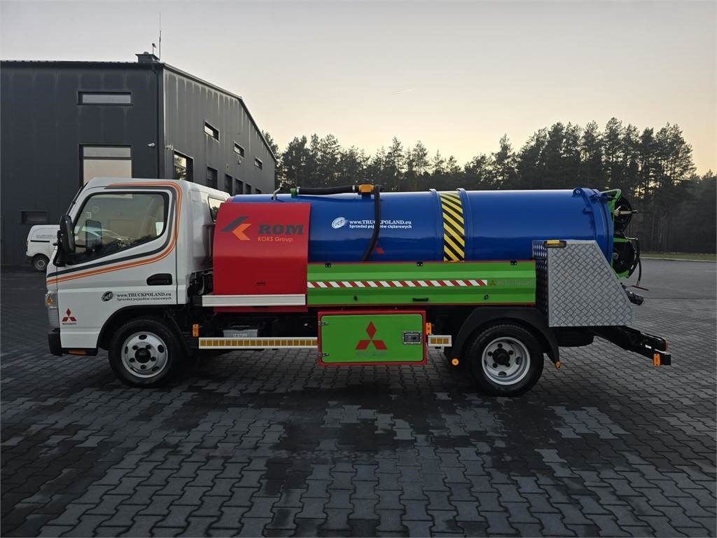 Mitsubishi ROM SMART COMBI WUKO HOT WATER FOR CLEANING SEWAGE - Veículo municipal/ Especial: foto 4 Mitsubishi ROM SMART COMBI WUKO HOT WATER FOR CLEANING SEWAGE - Veículo municipal/ Especial: foto 4