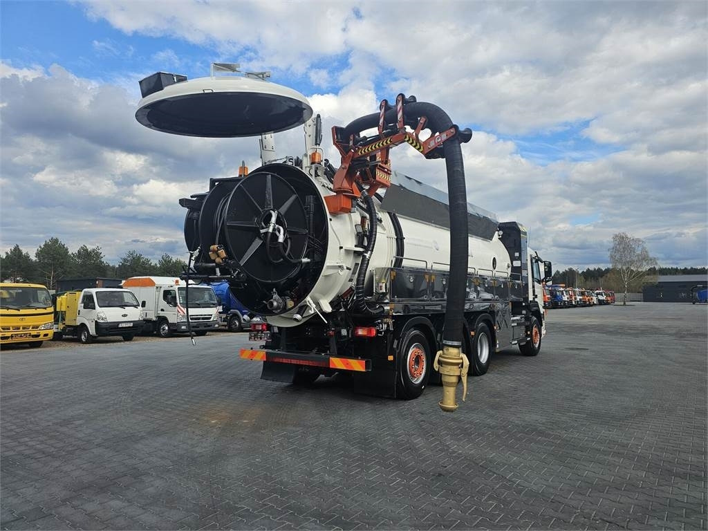 Volvo WUKO ADR ROLBA FOR CLEANING CHANNELS COMBI - Caminhão limpa fossa: foto 1 Volvo WUKO ADR ROLBA FOR CLEANING CHANNELS COMBI - Caminhão limpa fossa: foto 1