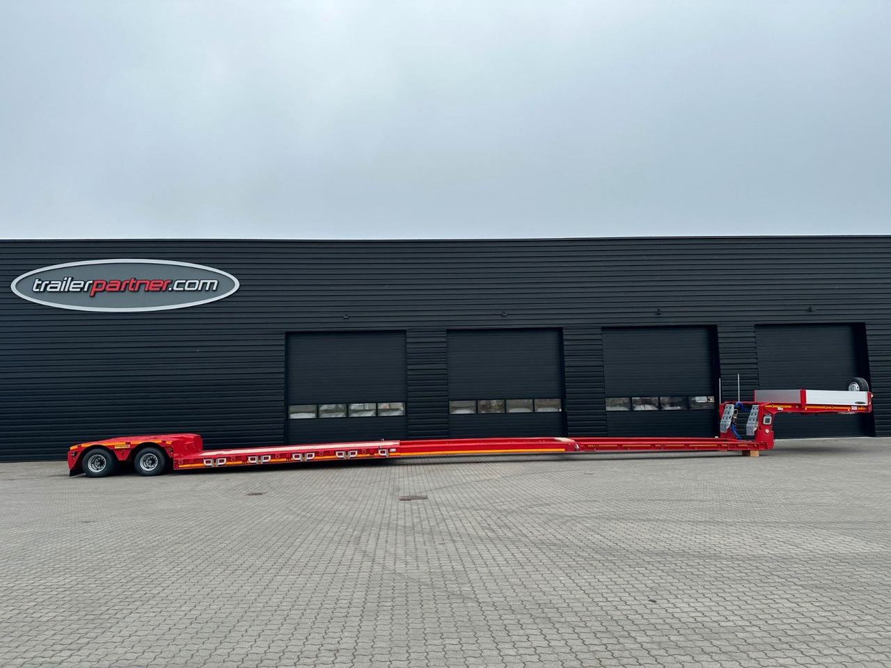 Faymonville 2 achs tiefbett / 2 x ausziehbar / 16.850 mm - Semi-reboque baixa: foto 1 Faymonville 2 achs tiefbett / 2 x ausziehbar / 16.850 mm - Semi-reboque baixa: foto 1