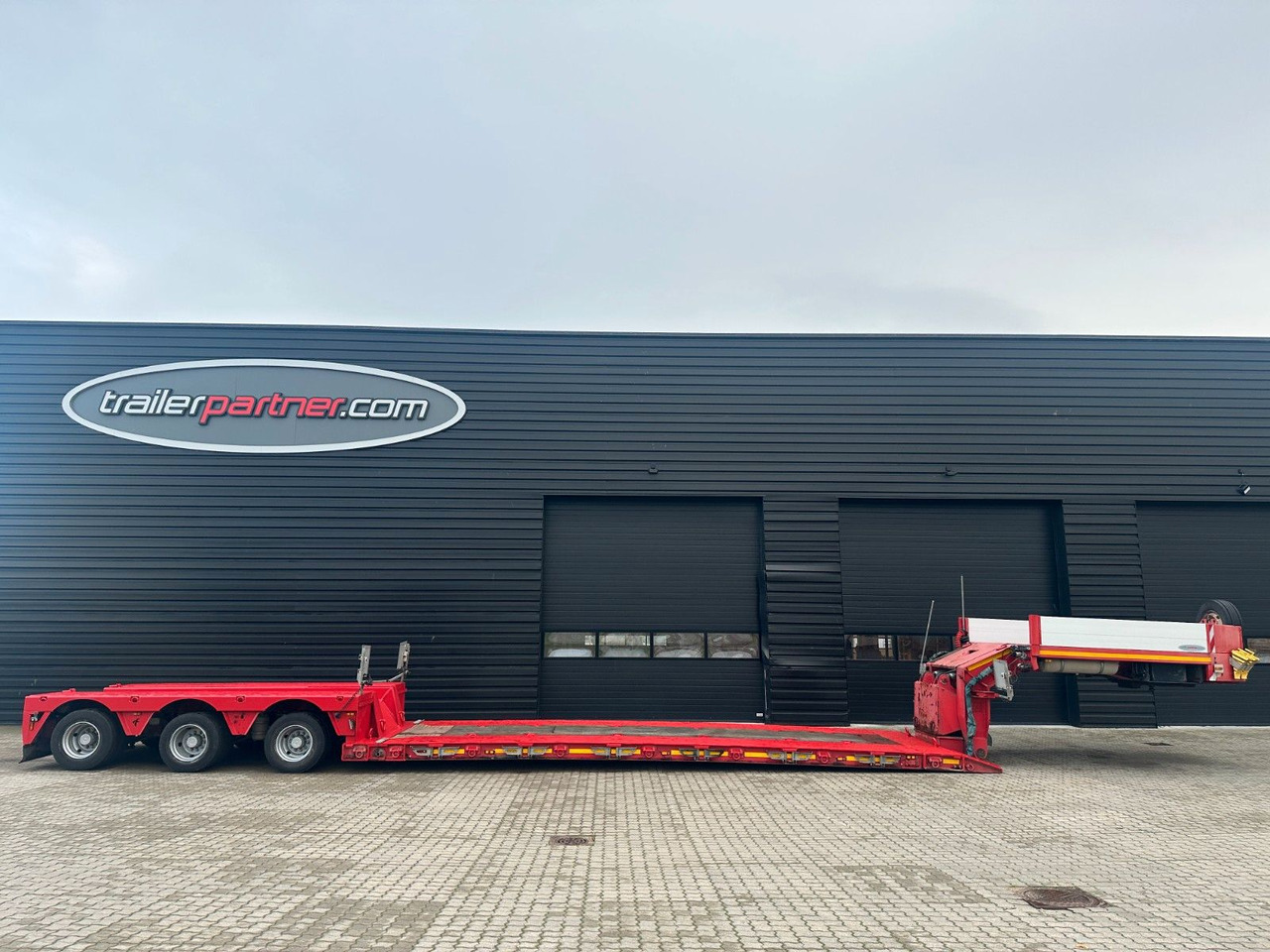 Faymonville 3 achs Tiefbett 300 mm Faymonville Megamax 3 achs Tiefbett 300 mm - Semi-reboque baixa: foto 1 Faymonville 3 achs Tiefbett 300 mm Faymonville Megamax 3 achs Tiefbett 300 mm - Semi-reboque baixa: foto 1