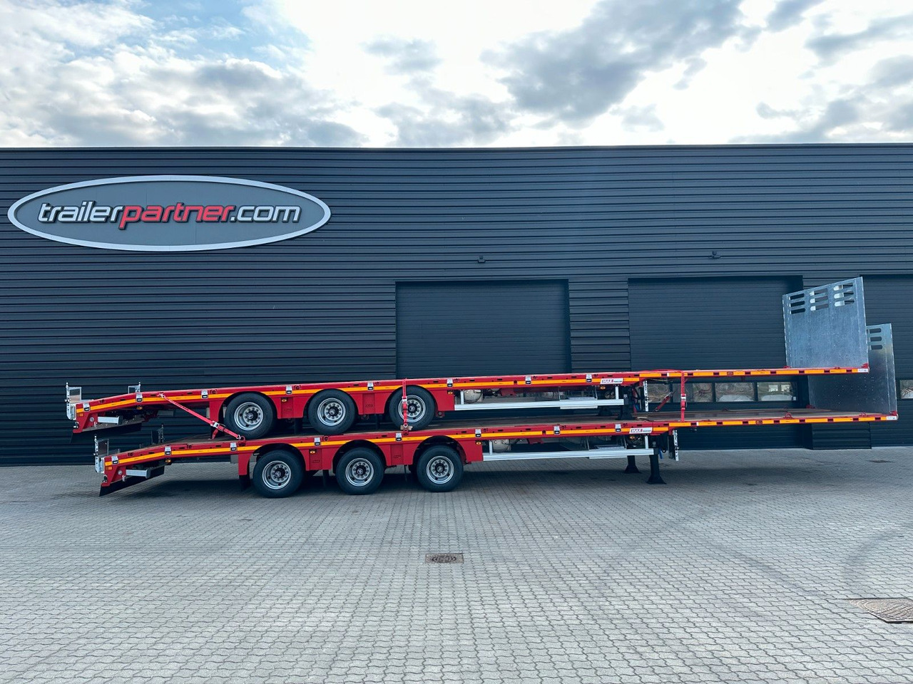 Faymonville Maxtrailer MAX 200 3 achs MEGA - Semi-reboque plataforma/ Caixa aberta: foto 1 Faymonville Maxtrailer MAX 200 3 achs MEGA - Semi-reboque plataforma/ Caixa aberta: foto 1