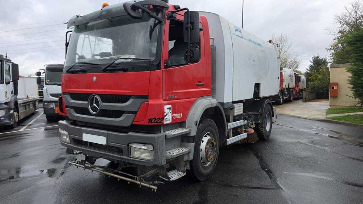 Mercedes Axor 1829 KO - Varredora urbana: foto 1 Mercedes Axor 1829 KO - Varredora urbana: foto 1