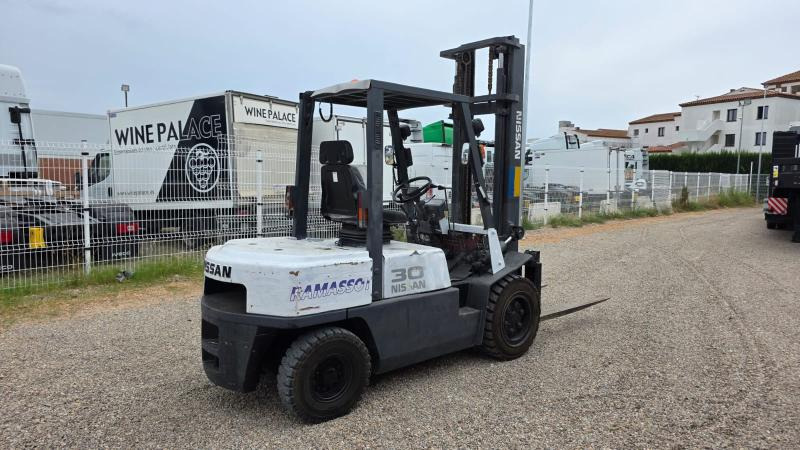 Nissan YGJ02 A30 - Empilhador a diesel: foto 1 Nissan YGJ02 A30 - Empilhador a diesel: foto 1