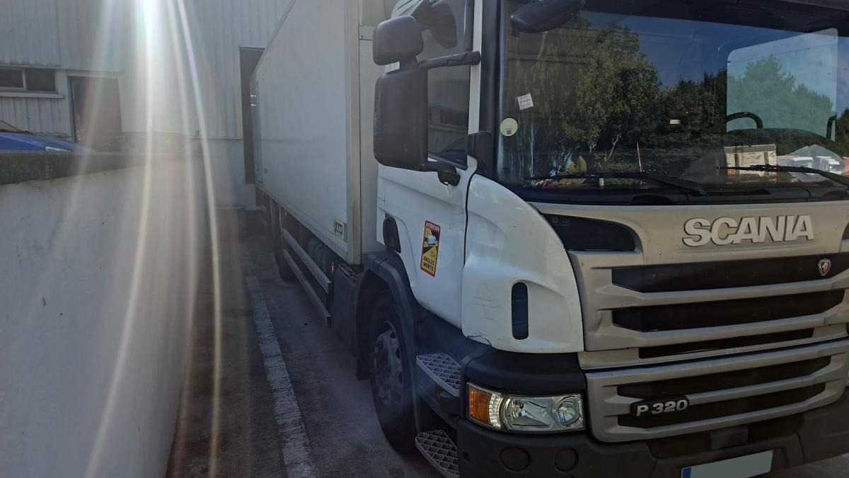 Scania P 320 - Camião frigorífico: foto 2 Scania P 320 - Camião frigorífico: foto 2