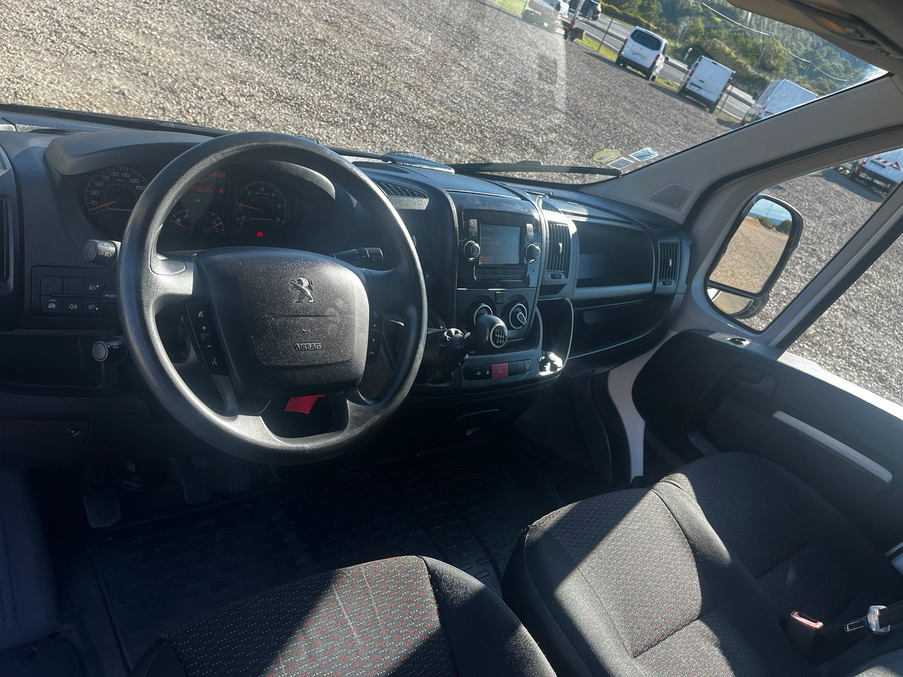 PEUGEOT Boxer III 2.2 HDI 120 L3H2 PREMIUM - Furgão: foto 5 PEUGEOT Boxer III 2.2 HDI 120 L3H2 PREMIUM - Furgão: foto 5