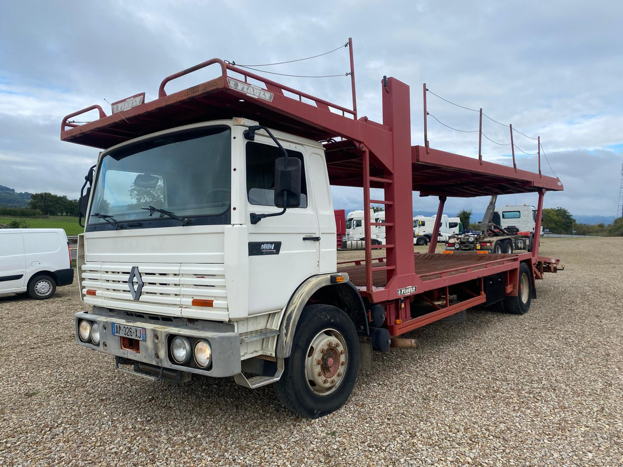 RENAULT GR 280 - Camião transporte de veículos: foto 1 RENAULT GR 280 - Camião transporte de veículos: foto 1