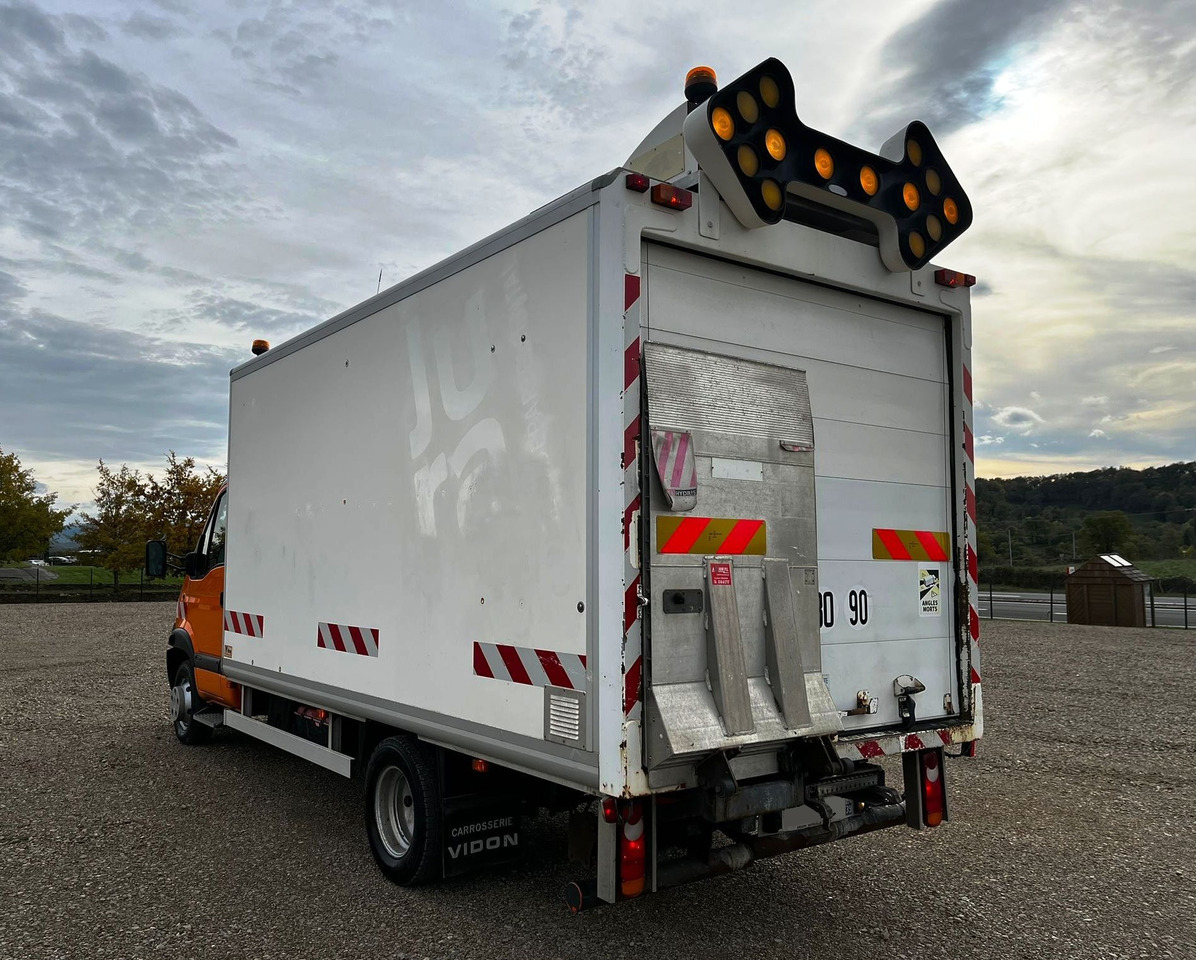 RENAULT Mascott DCI 160 CAISSE + HAYON - Camião furgão: foto 3 RENAULT Mascott DCI 160 CAISSE + HAYON - Camião furgão: foto 3
