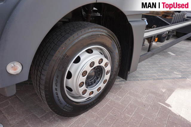 MAN TGX 26.510 6X2-4 LL / BDF / Lift-Axle / Euro 6 - Camião transportador de contêineres/ Caixa móvel: foto 4 MAN TGX 26.510 6X2-4 LL / BDF / Lift-Axle / Euro 6 - Camião transportador de contêineres/ Caixa móvel: foto 4