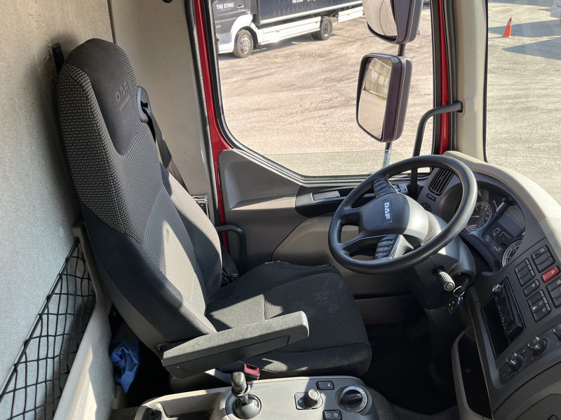 DAF LF 210 FA / 12 Ton / 354 dkm / Box / Laadklep / NL Truck - Camião furgão: foto 3 DAF LF 210 FA / 12 Ton / 354 dkm / Box / Laadklep / NL Truck - Camião furgão: foto 3