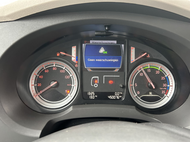 DAF LF 210 FA / 12 Ton / 450 dkm / Tacho V2 / Box / Laadklep / APK TUV 09-26 - Camião furgão: foto 4 DAF LF 210 FA / 12 Ton / 450 dkm / Tacho V2 / Box / Laadklep / APK TUV 09-26 - Camião furgão: foto 4