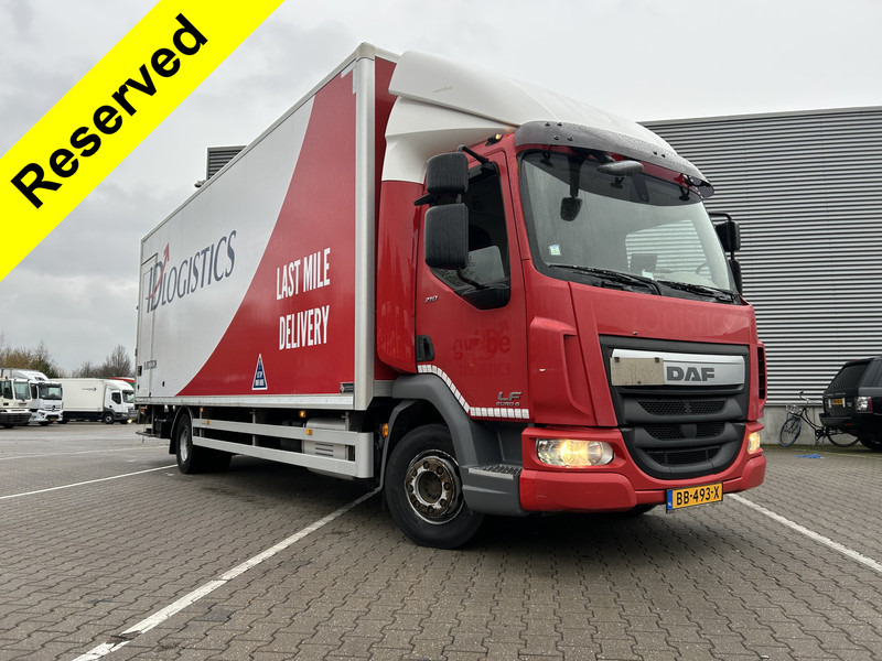 DAF LF 210 FA / 12 Ton / 450 dkm / Tacho V2 / Box / Laadklep / APK TUV 09-26 - Camião furgão: foto 1 DAF LF 210 FA / 12 Ton / 450 dkm / Tacho V2 / Box / Laadklep / APK TUV 09-26 - Camião furgão: foto 1
